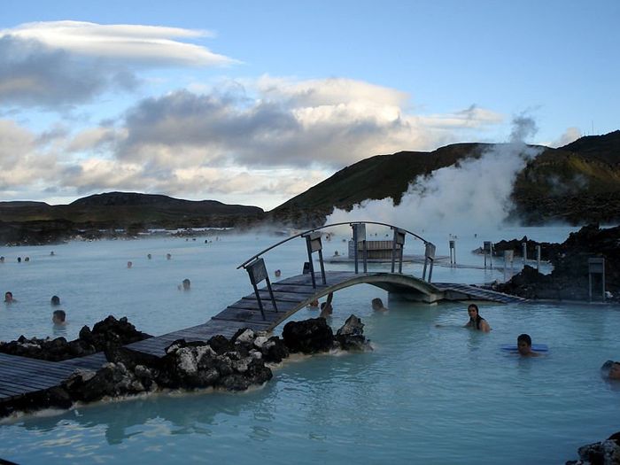 800px-blue lagoon-3-.jpg