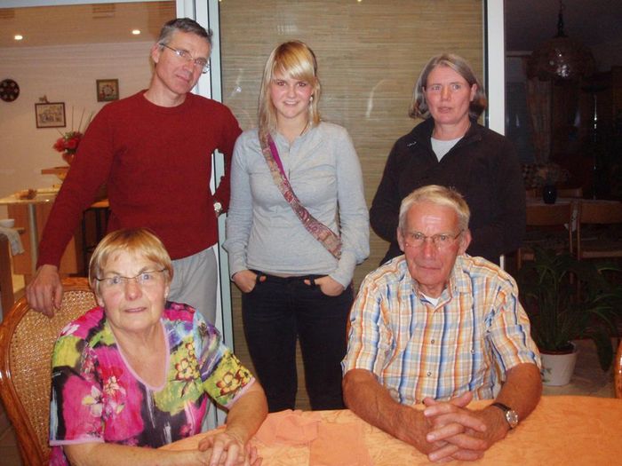 Claude, g, Claire og foreldrar Claudes