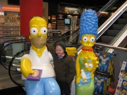 Litli Simpsons adandinn fann Simpsons hjnin  Zavvi (gamla Virgin megastore)