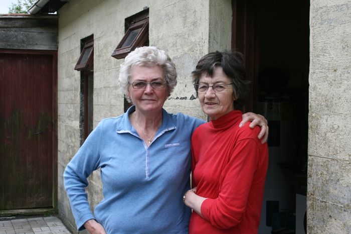 Lilla og mamma  hurargttinni  hsinu hans skars heitins
