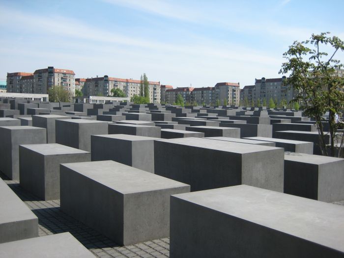 Denkmal des Holocaust - minnismerki um Helfrina