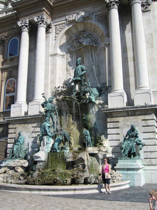 Gosbrunnur vid kastalann  Buda