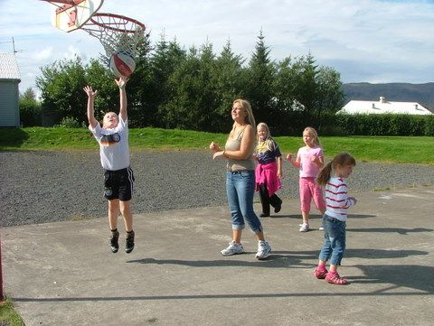 Jugando a baloncesto