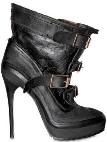 Burberry Buckles Fall 2010