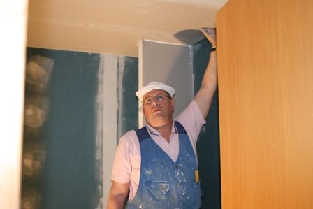 a er bara a bora og leita a kaplinum