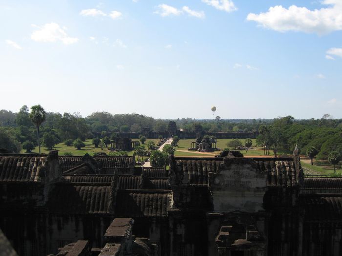 S yfir Angkor wat