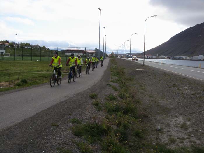 Hjla  gngugtunni sem nr inn  botn Skutulsfjarar