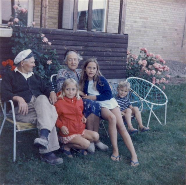 4. 1971 Klinten 13  Frederikssund Theodor og Frida me brnum Thorfins og Ingu, Janette, Arian og Thor.
