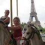 Í hringekju hjá Eiffel turni
