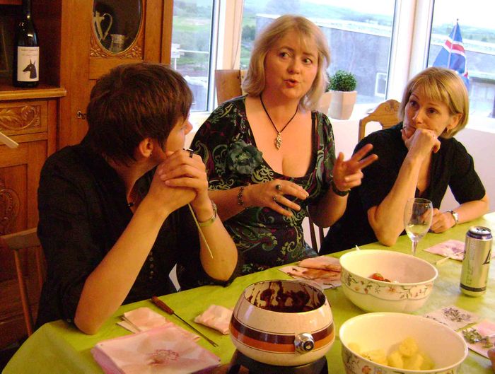 Umrur yfir eftirrttinum - Ester, Snja og Fra