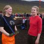 Jóhanna og Eva að spjalla