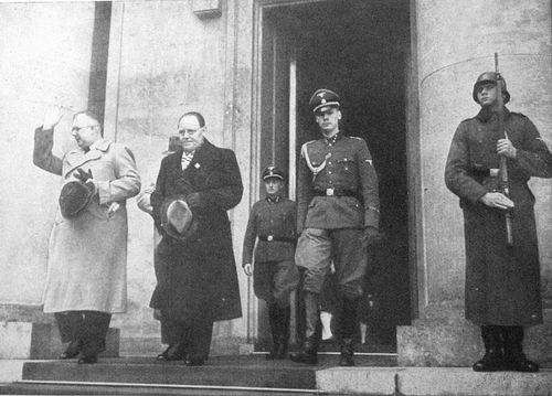 Gunnar and Lohse leaving Hitler