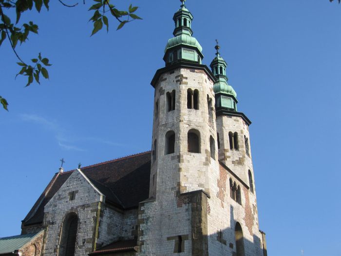 Kirkja fra 12. old