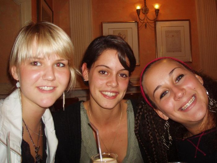 g, Eludie og Paula, 2. kaffihsaferin