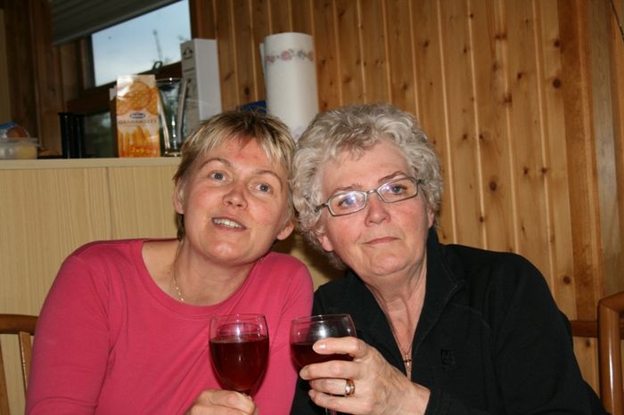 En vi hfum lka unni   einum frri