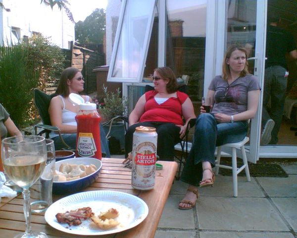 BBQ, Louisa, Debbi og Nikki