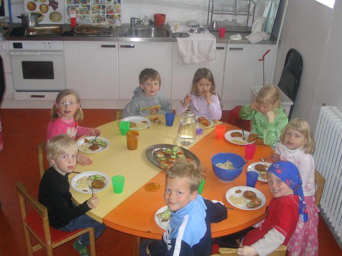 ummm... buff, pasta og vaxtabrau me grnmeti.