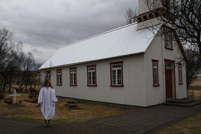 Fyrir utan Hrunakirkju