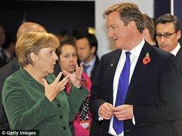 Angela Merkel og David Cameron-nóv 2011