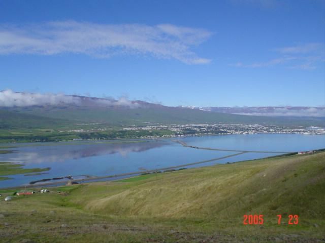 Akureyri ur en lagt var af sta ftgangandi yfir Valaheii