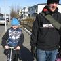 Feðgarnir á leiðinni í bæinn