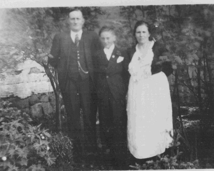 smundur, Eyvindur og Jnna  fermingardegi Eyvindar 1941