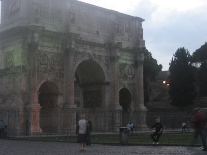 Hlii fyrir framan Colosseum