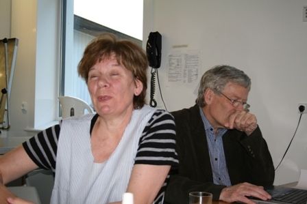 li a reyna a skrifa minningargrein ea afmlisdikstur  mean frin tekur bakfll.
