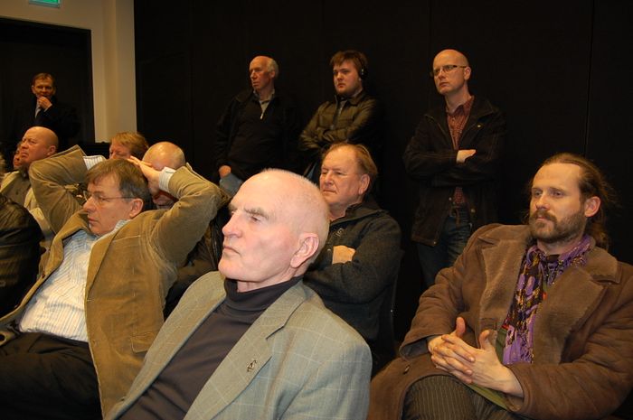 Spectators listening to GM Helgi lafsson