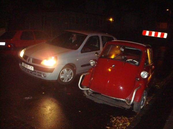 Sji hva Renaultinn er tignarlegur  samanburi vi etta ... hmm