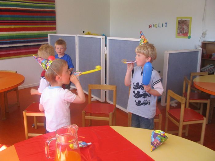 og  byrjai parti!
